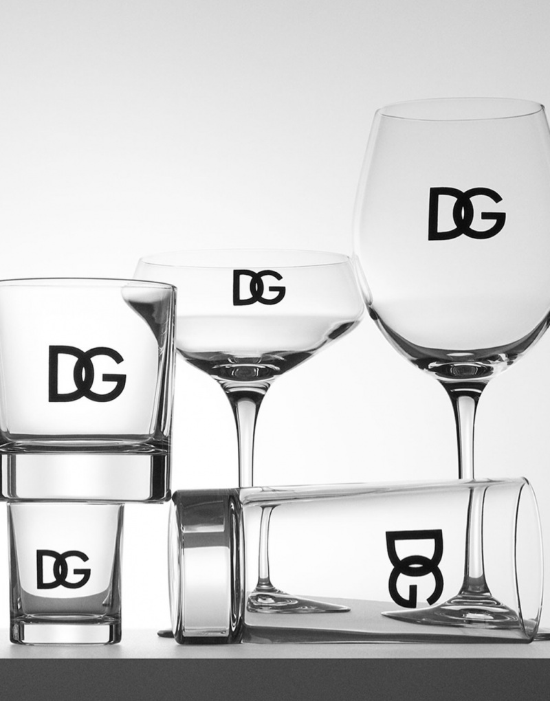 术——DG打造实用又时尚的餐桌配饰pg电子模拟器杜嘉班纳进军餐桌艺(图7)