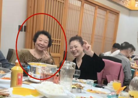 世凯87岁孙子太冻龄曹锟孙女罕见亮相pg模拟器军阀后人聚会照片曝光：袁(图17)