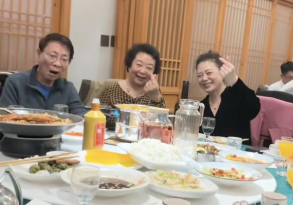 世凯87岁孙子太冻龄曹锟孙女罕见亮相pg模拟器军阀后人聚会照片曝光：袁(图8)